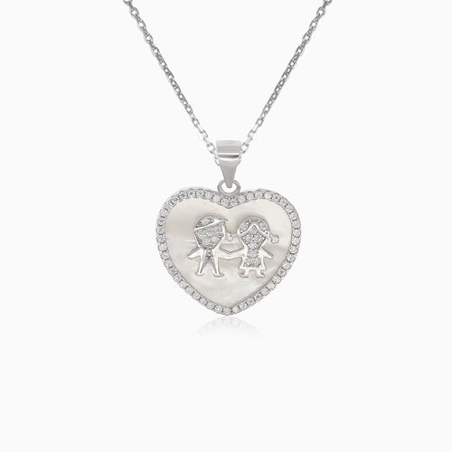 Colgante de plata con corazón de perla, niños y circonitas cúbicas