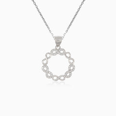 Colgante de plata en forma de círculo con infinito y circonitas cúbicas