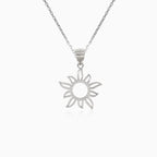 Colgante de sol de plata con cubic zirconia.