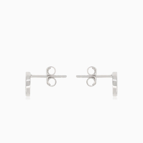 Pendientes redondos de plata con circonitas cúbicas alrededor.