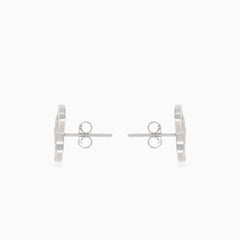 Pendientes de plata con símbolo de infinito y circonitas medio cubiertas.