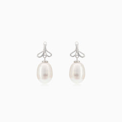 Silver earrings with pearl and leaf design