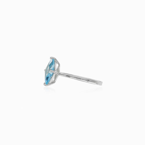 Schicker Silberring mit Blauem Topas