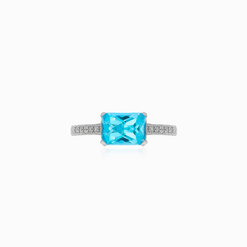 Eleganter Silberring mit blauer Topas