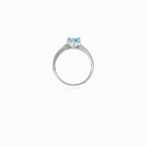 Blauer Topas-Ring in Tropfenform