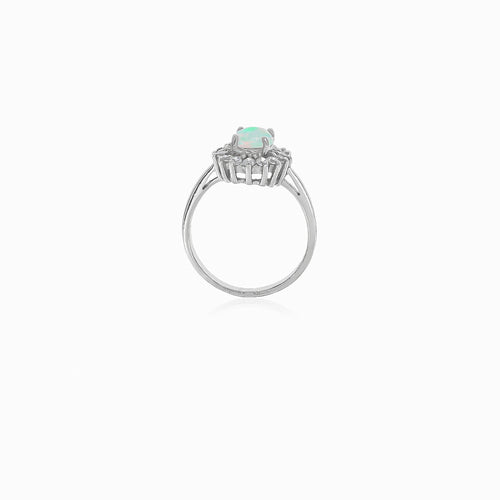 Schicker Damenring aus Silber mit weißem Opal