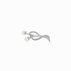Broche de plata con detalle de perla blanca