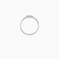 Funkelnder Ring mit Kreisdesign und Diamanten