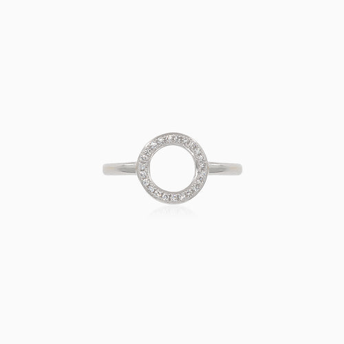 Funkelnder Ring mit Kreisdesign und Diamanten