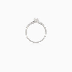 Bague de fiançailles éclatante en or blanc avec diamant