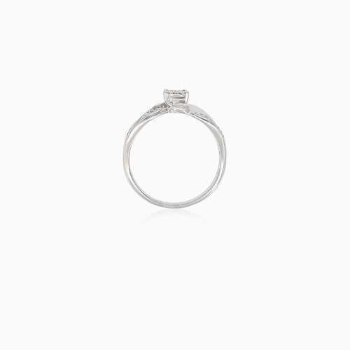 Bague de fiançailles éclatante en or blanc avec diamant