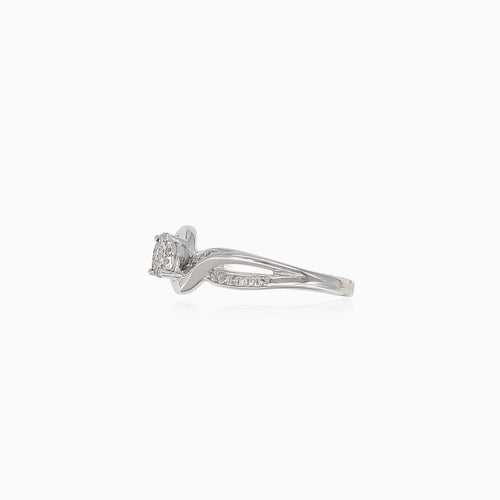 Bague de fiançailles éclatante en or blanc avec diamant