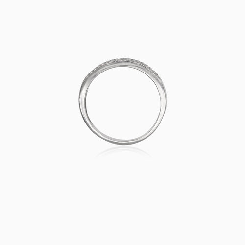 Schlichter Ring mit Zirkonia und synthetischem Rubin