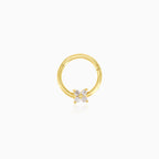 Elegantní piercing z obruče ze žlutého zlata s třpytivými zirkony