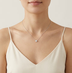White gold necklace with delicate round solitaire