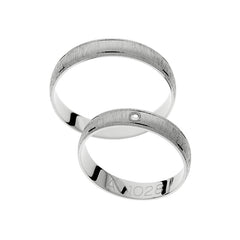 Bagues de mariage en or blanc sablé à finition mate