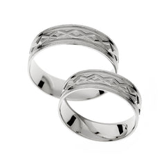 Alliance de mariage élégante en or blanc mat avec gravure polie