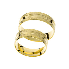 Anillo de boda elegante de oro amarillo con acabados duales.