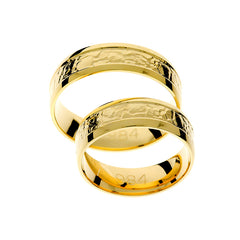 Anillo de boda de oro amarillo con detalle en el centro