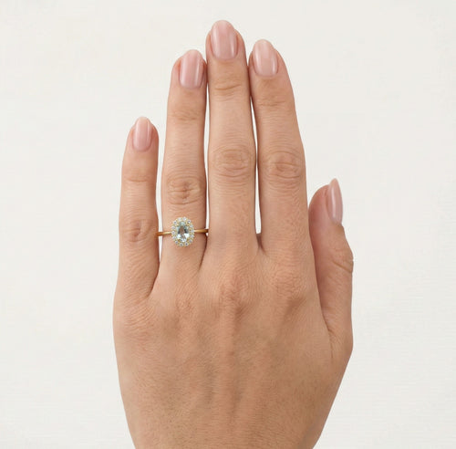 Zlatý oválný prsten s topazem