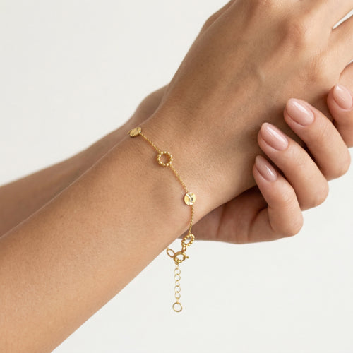 Gold-Armband mit verzierten Runden