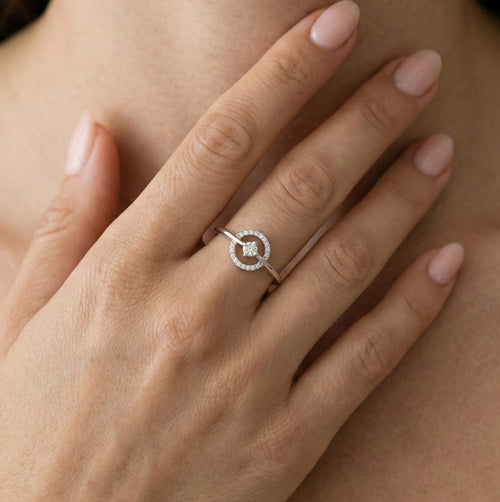 Moderní zásnubní prsten