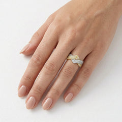 Cik cak dvoubarevný zlatý prsten