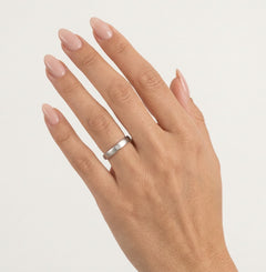 Elegantes anillos de oro blanco mate