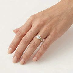 Anillo único de oro con seis garras