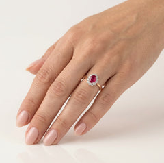 Rubínový prsten z růžového zlata s diamantem