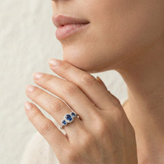 Zlatý prsten se safíry