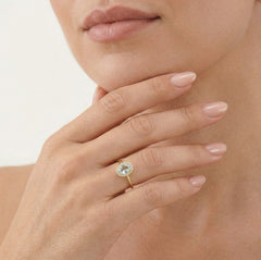 Zlatý oválný prsten s topazem