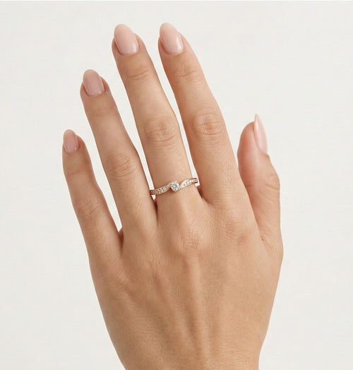 Zásnubní prsten z růžového zlata s diamantem