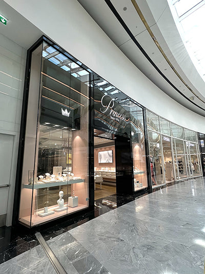 Prodejna Princess Jewellery ve Westfieldu Chodov v 1. patře. Prodejna zlatých a stříbrných šperků v Praze 4.