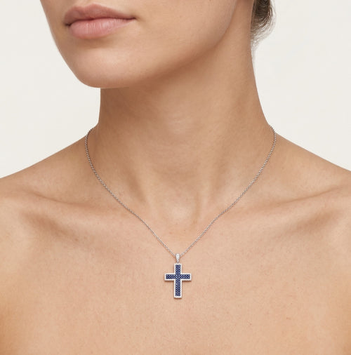 Elegantní přívěsek s diamanty a modrými safíry