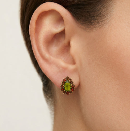 Enchanting harmony: Prong-set gem cascades