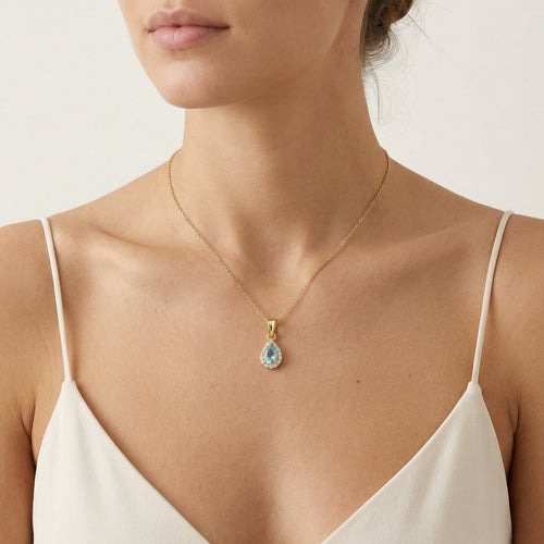 Anhänger aus Gold mit blauem Topas und Zirkonia-Halo