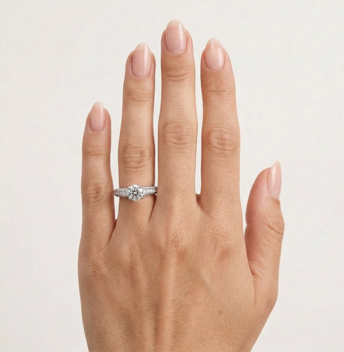 Luxusní prsten z bílého zlata s diamanty