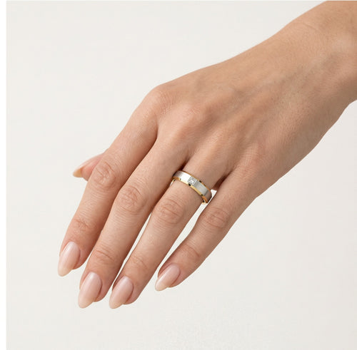 Solitaire white and yellow gold wedding ring