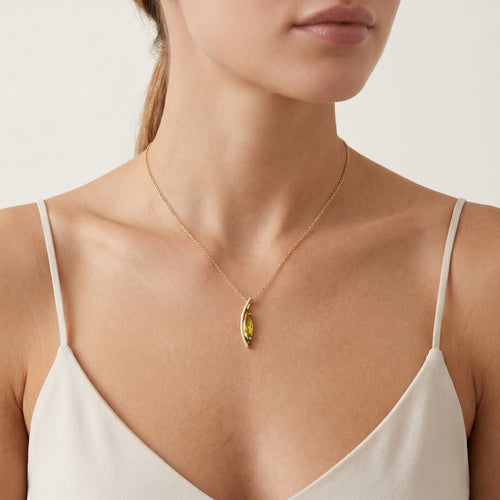 Elegantes Moldavit-Pendant im Marquiseschliff