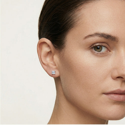 Pendientes de tuerca unisex de plata esterlina con corte princesa