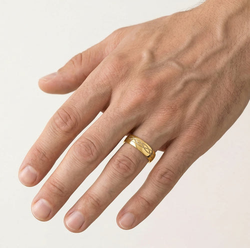 Snubní prsten ze žlutého zlata s překříženými liniemi rhodia