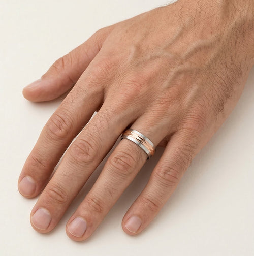 Moderne Roségold- und Weißgold-Eheringe