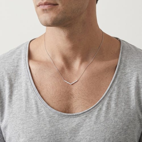 V-förmige Goldkette mit Diamanten
