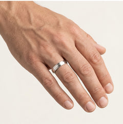 Alliance en or blanc poli avec diamants