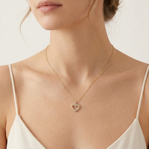 Verschlungenes Herz-Pendant mit Diamanten