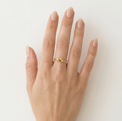 Gedrehter Knoten-Ring aus Gold