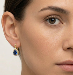 Birnenförmige blaue Quarz-Gold-Ohrringe