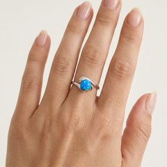 Anillo único de ópalo azul para mujer
