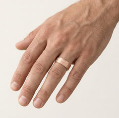 Široké snubní prsteny z růžového zlata